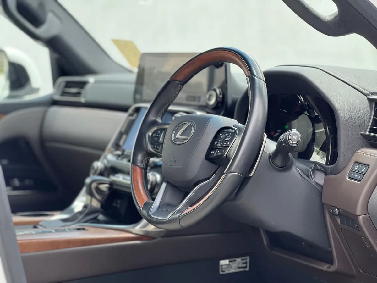 Lexus LX600 - Image 9