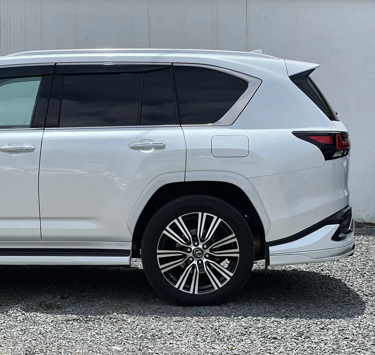 Lexus LX600 - Image 13
