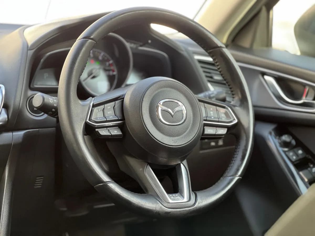 Mazda Axela - Image 4