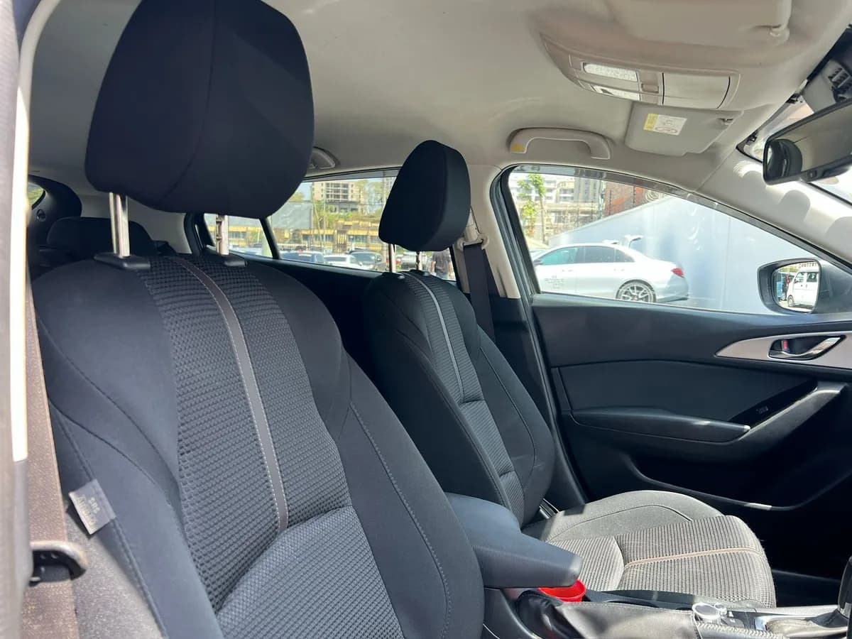 Mazda Axela - Image 7