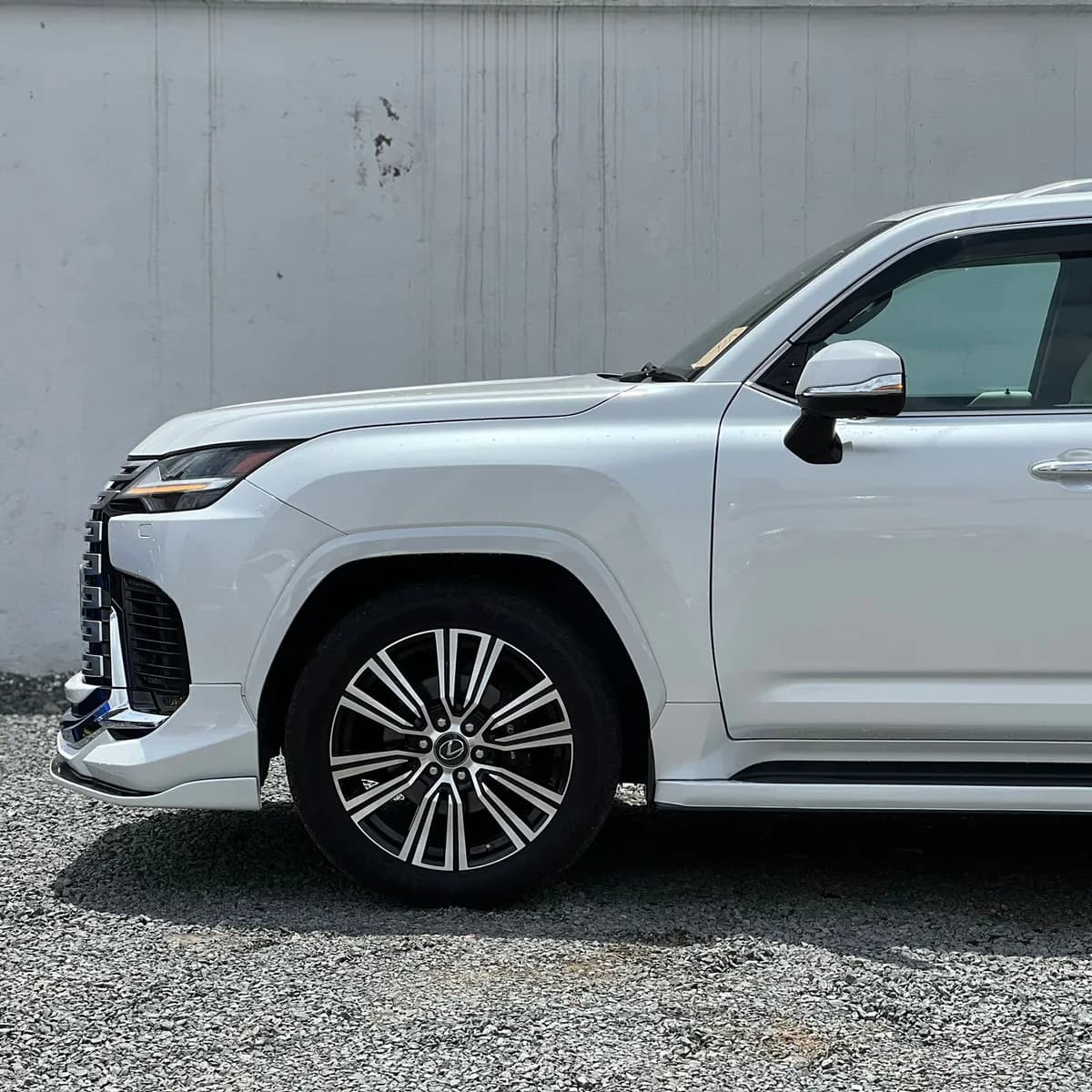 Lexus LX600 - Image 14
