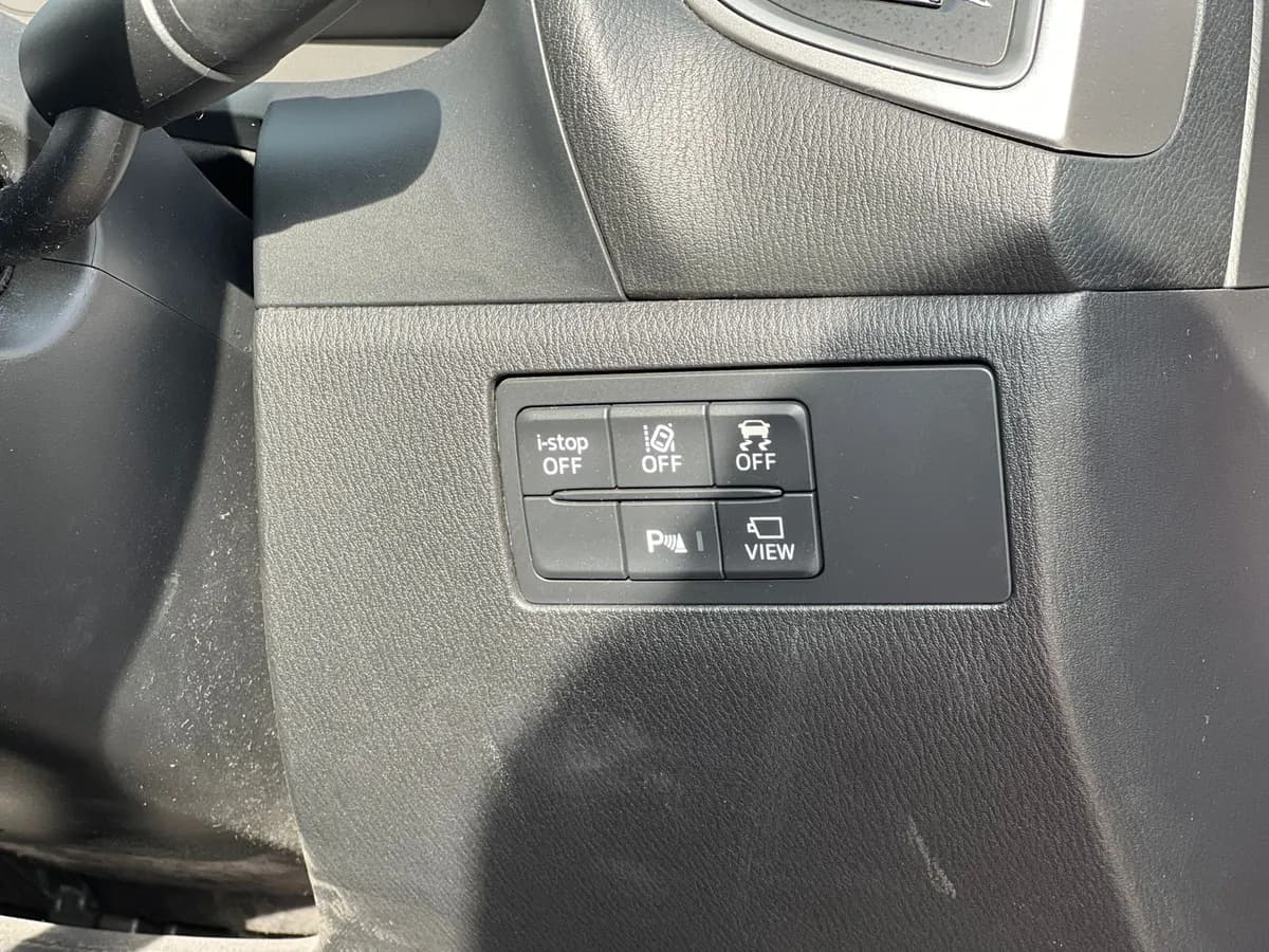 Mazda Axela - Image 4
