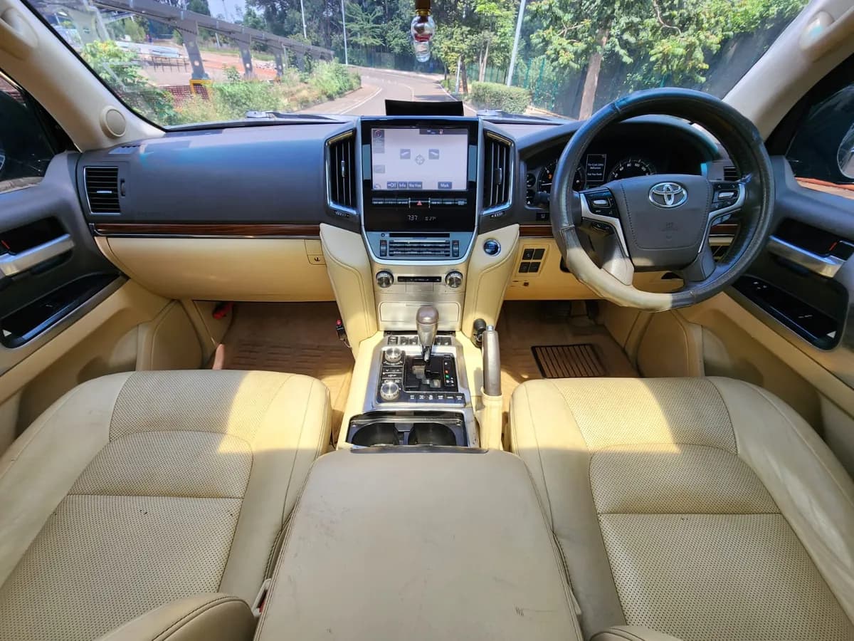 Toyota Land Cruiser - Image 14