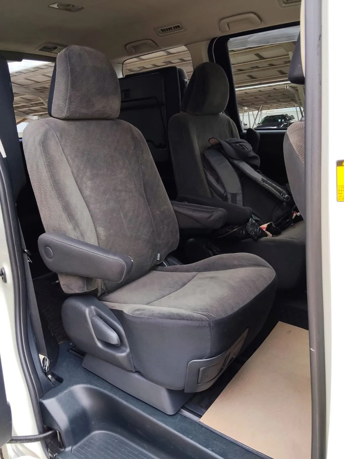 Toyota  Voxy - Image 2