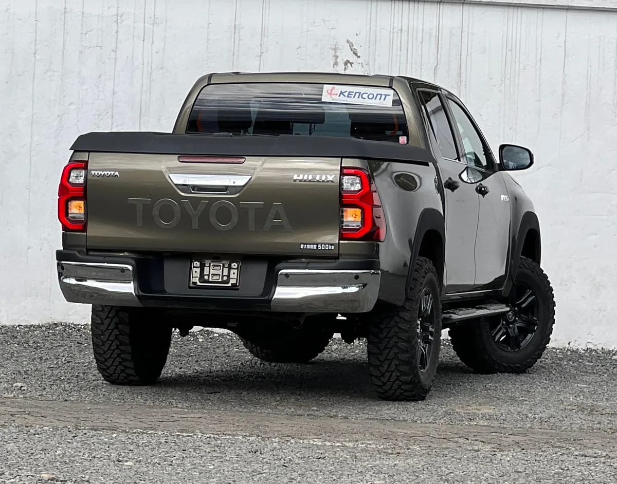 Toyota Hilux - Image 11