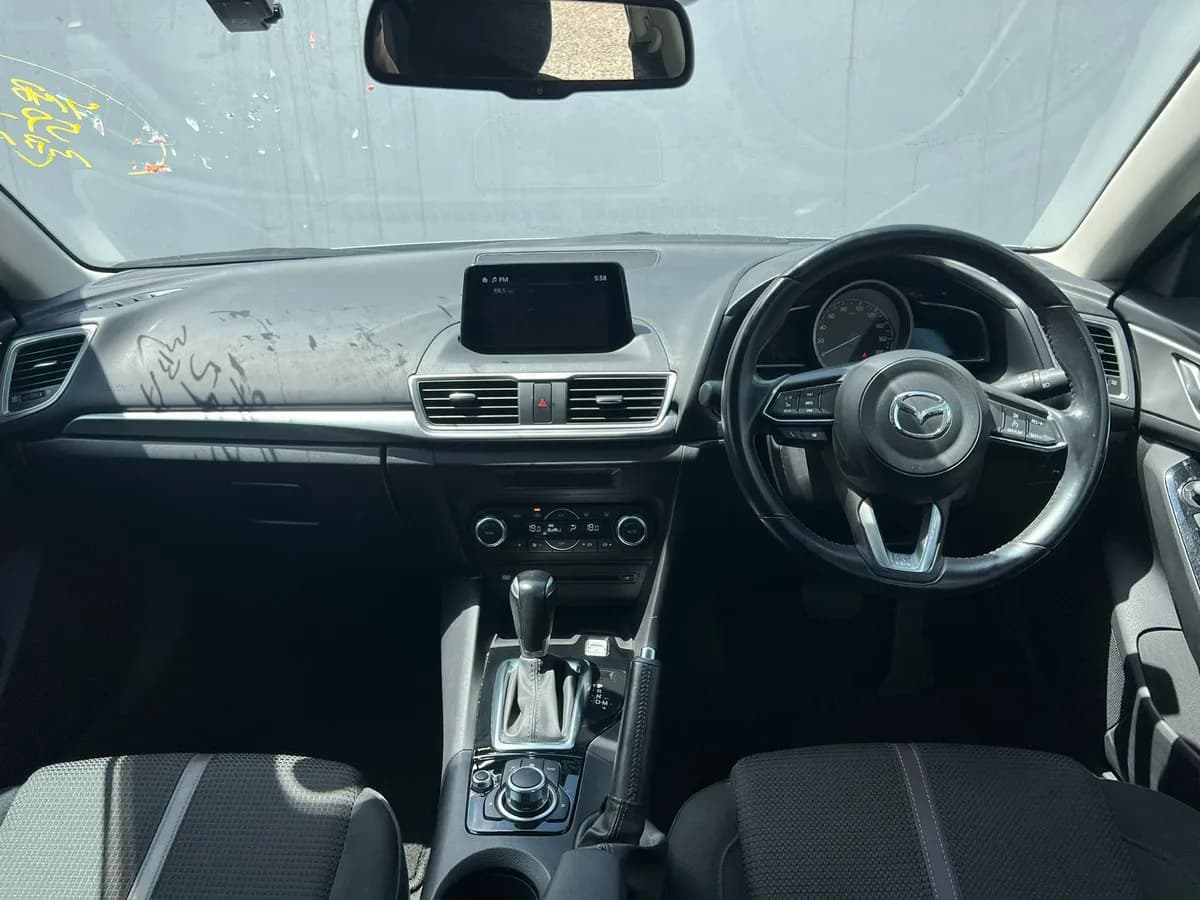 Mazda Axela - Image 8