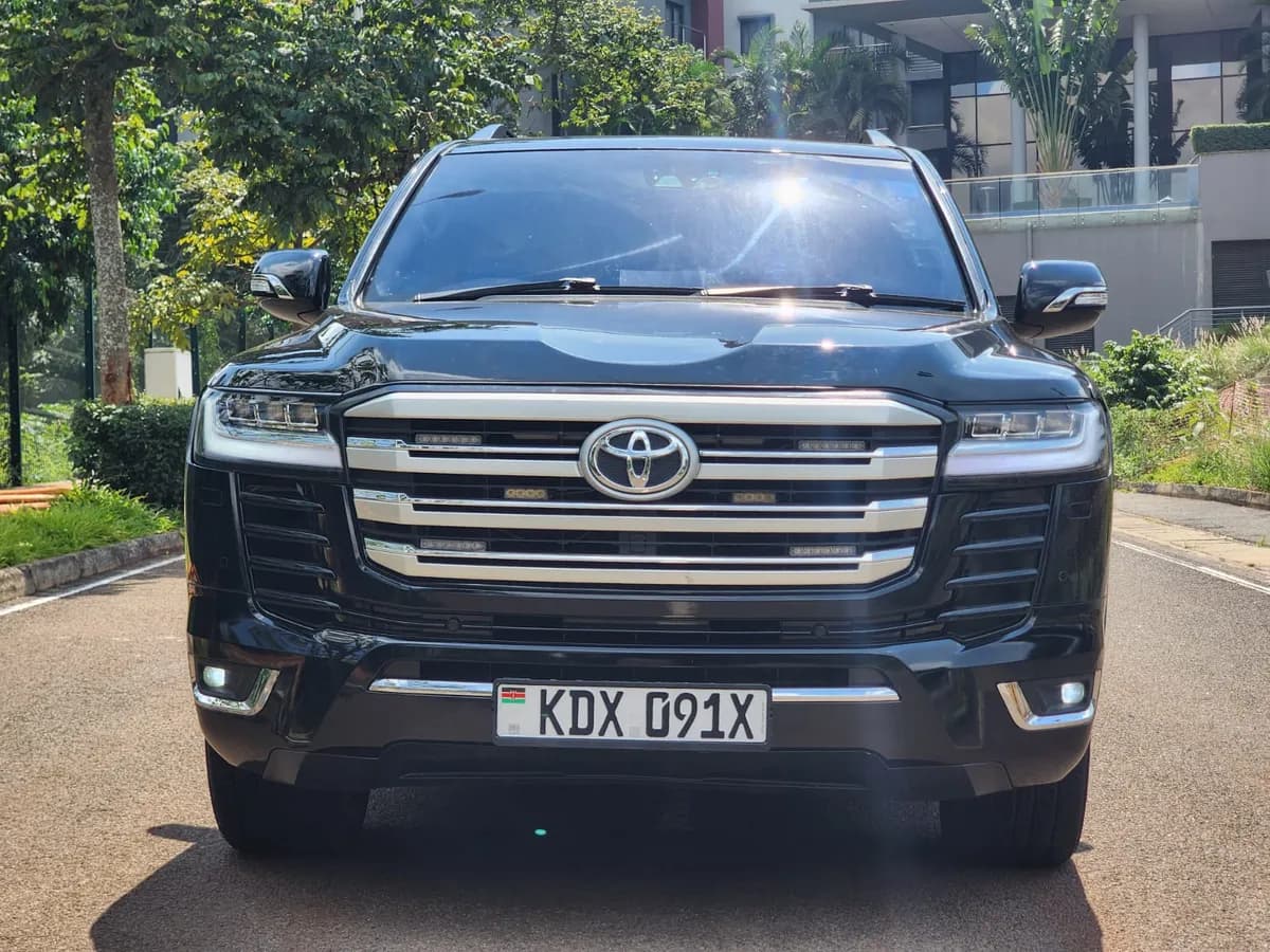 Toyota Land Cruiser - Image 3