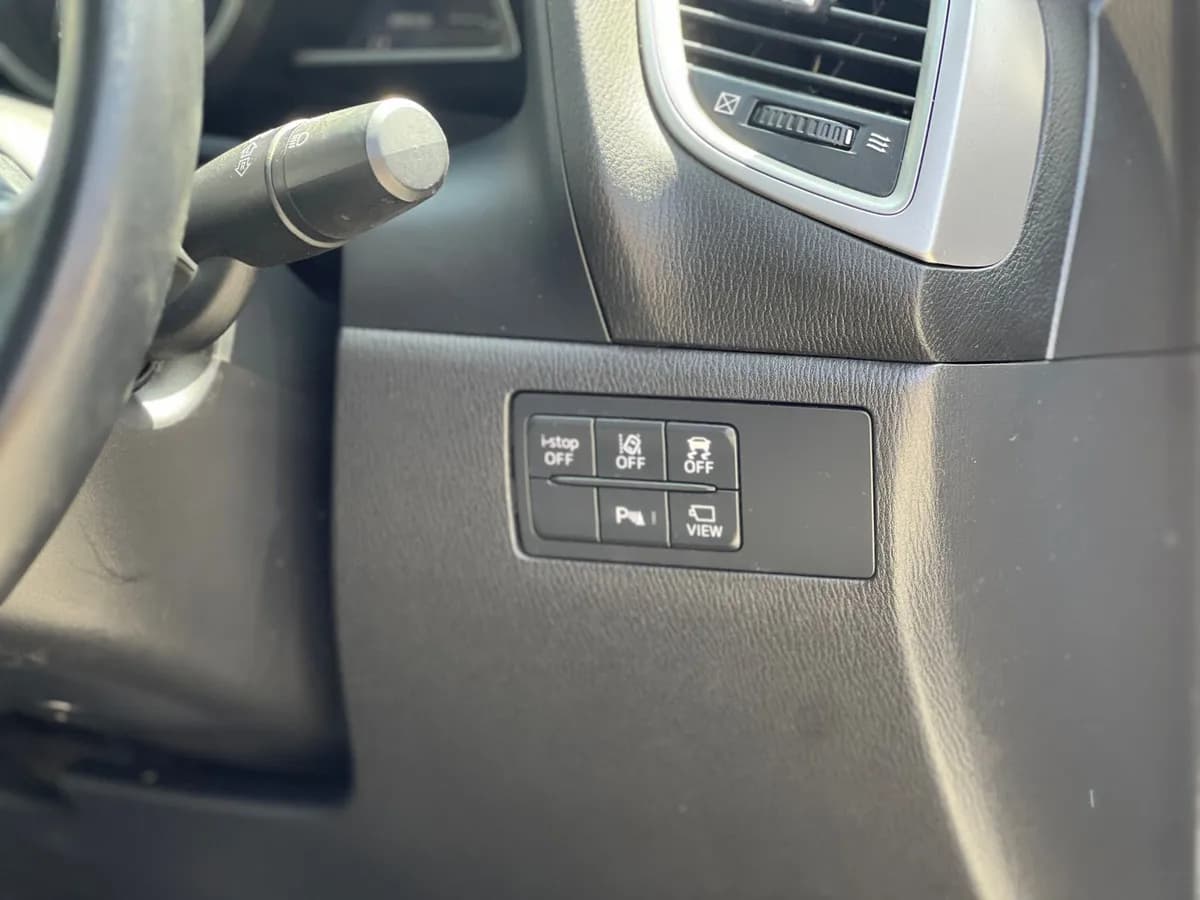 Mazda Axela - Image 4
