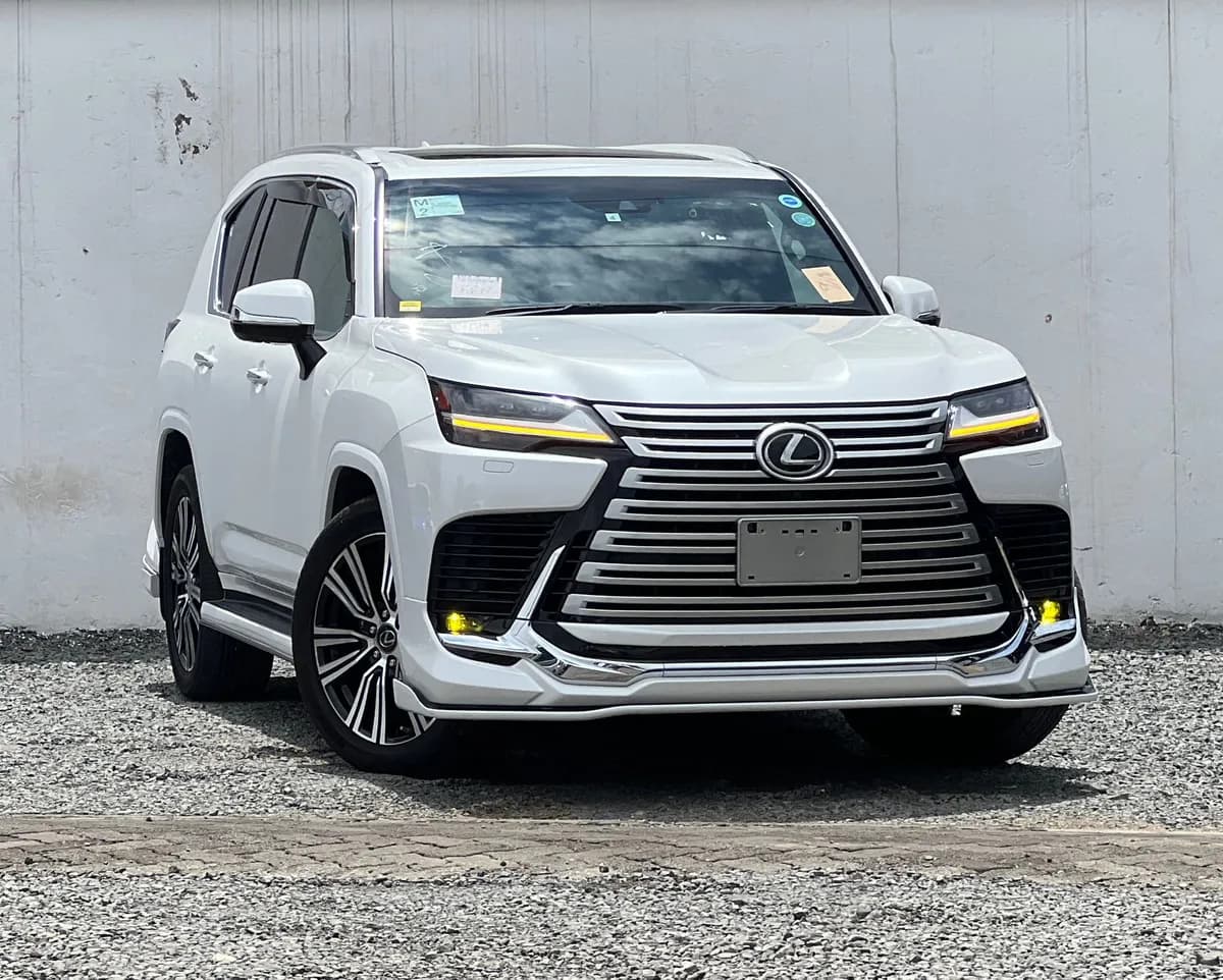 Lexus LX600 - Image 2