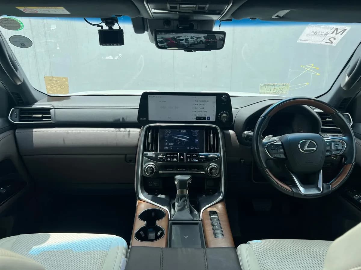 Lexus LX600 - Image 5
