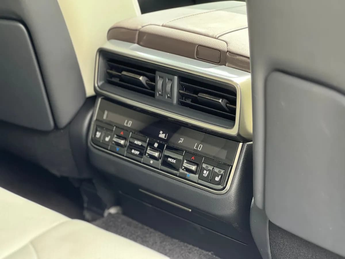 Lexus LX600 - Image 19