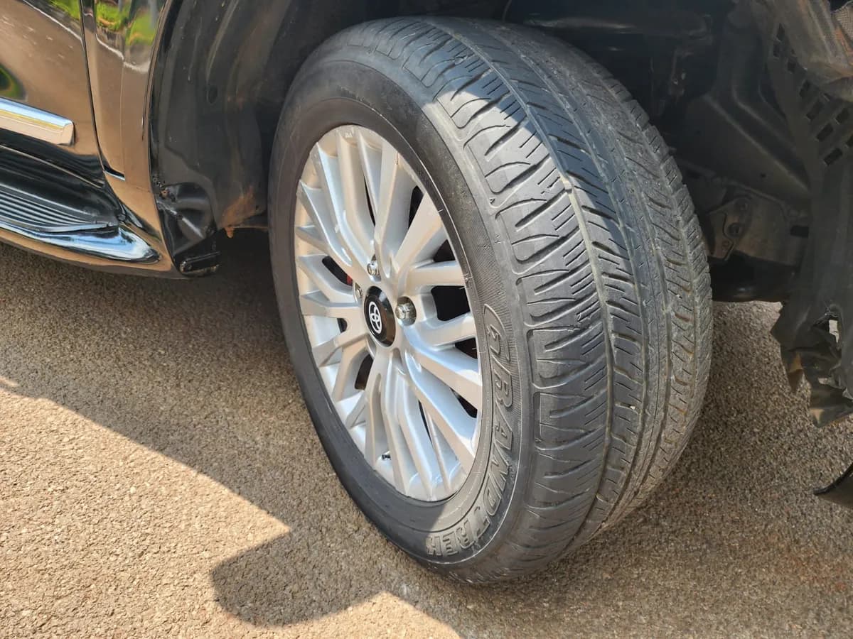 Toyota Land Cruiser - Image 6