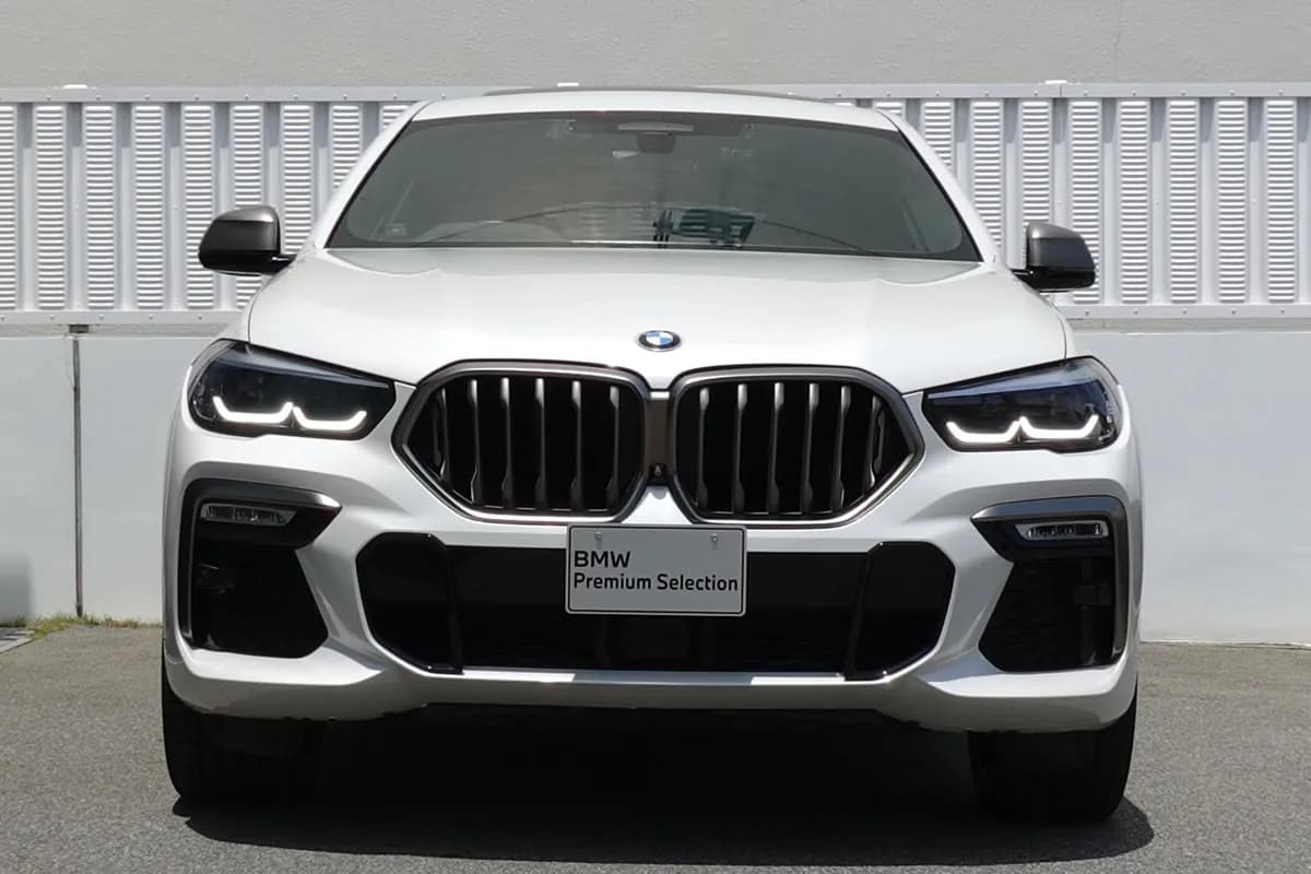 BMW M50i