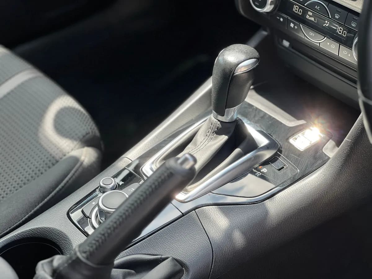 Mazda Axela - Image 5