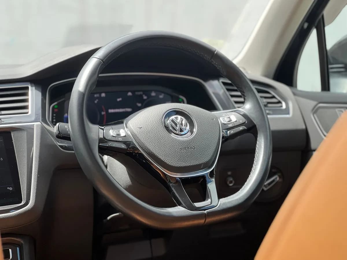 Volks Wagen Tiguan - Image 11