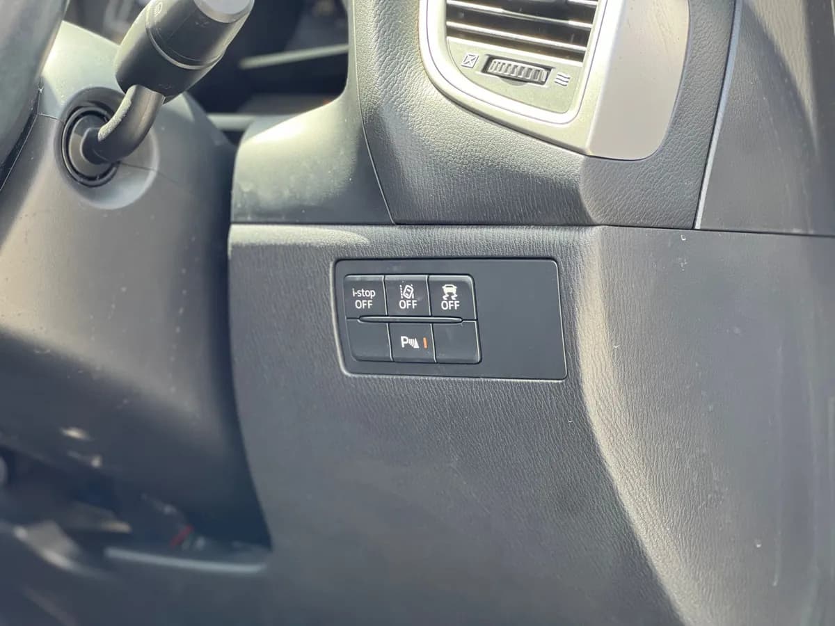 Mazda Axela - Image 3