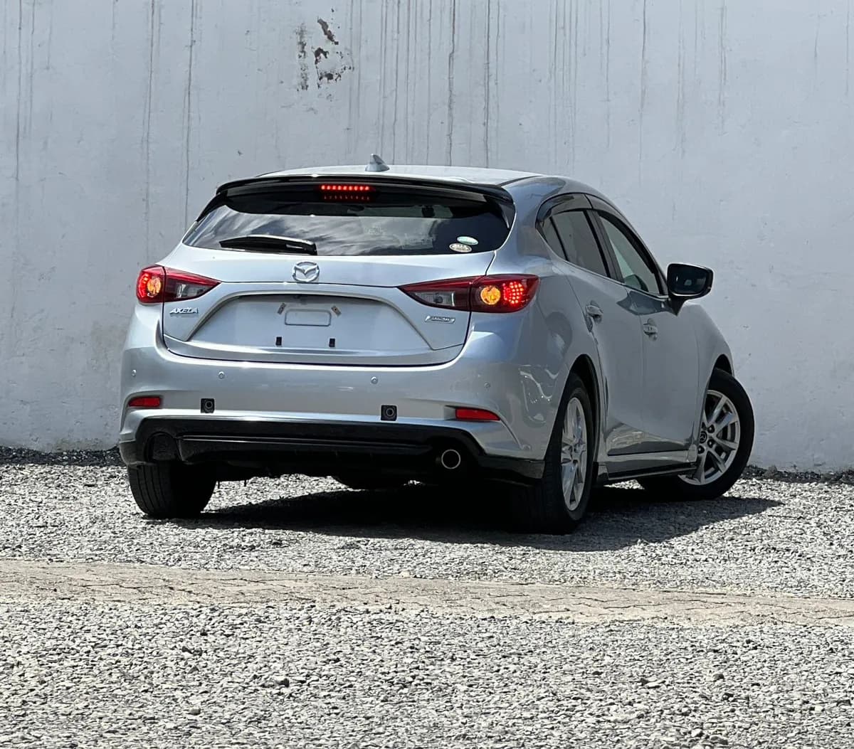 Mazda Axela - Image 10