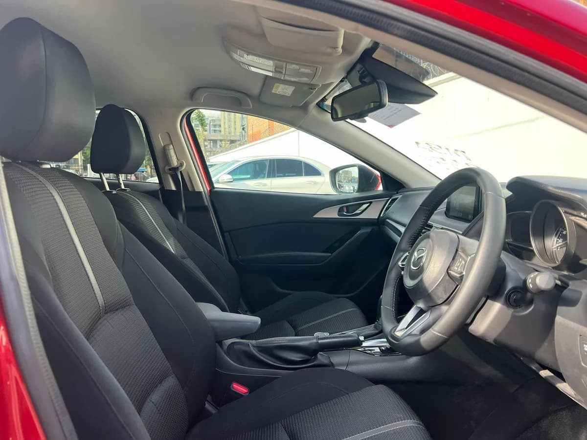 Mazda Axela - Image 8