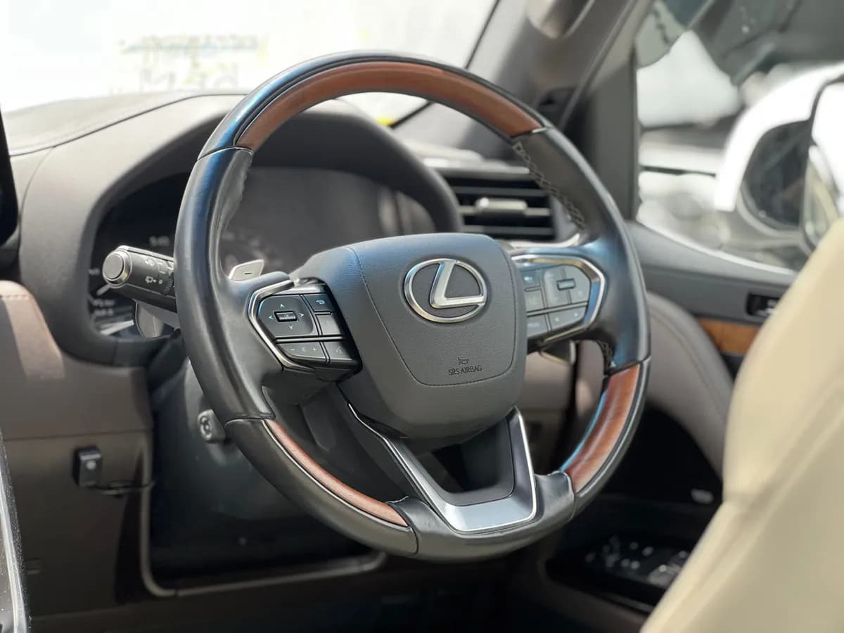 Lexus LX600 - Image 4