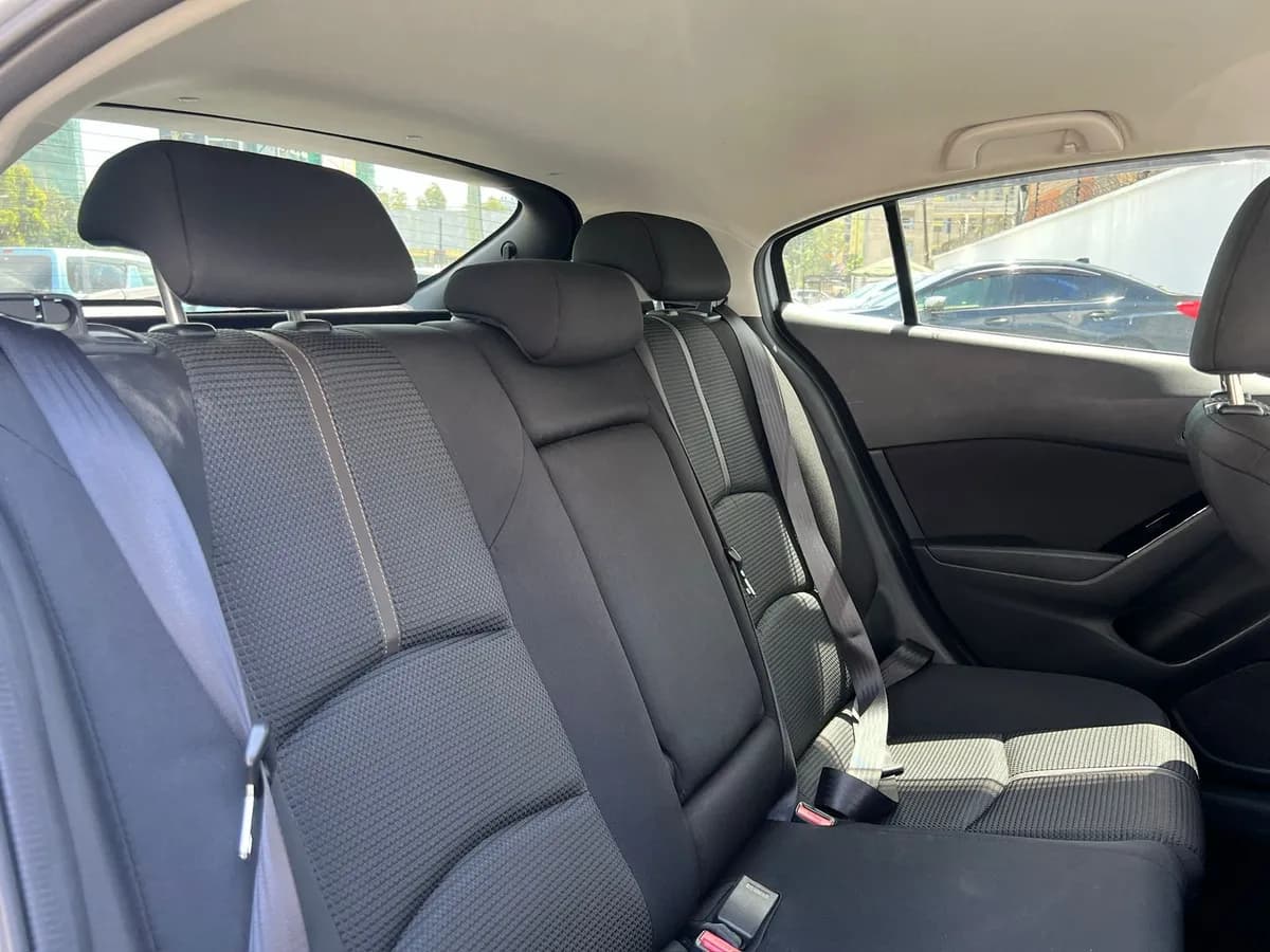 Mazda Axela - Image 4