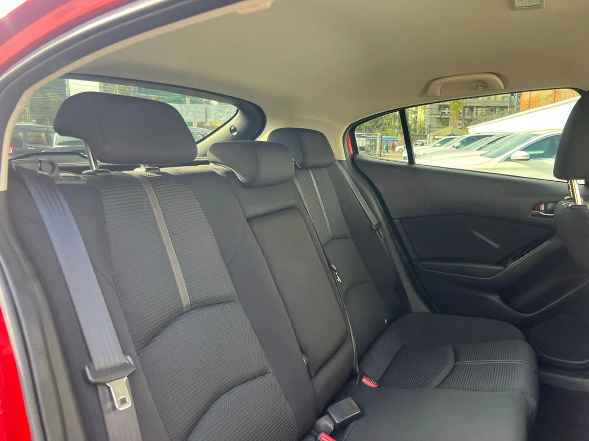 Mazda Axela - Image 7