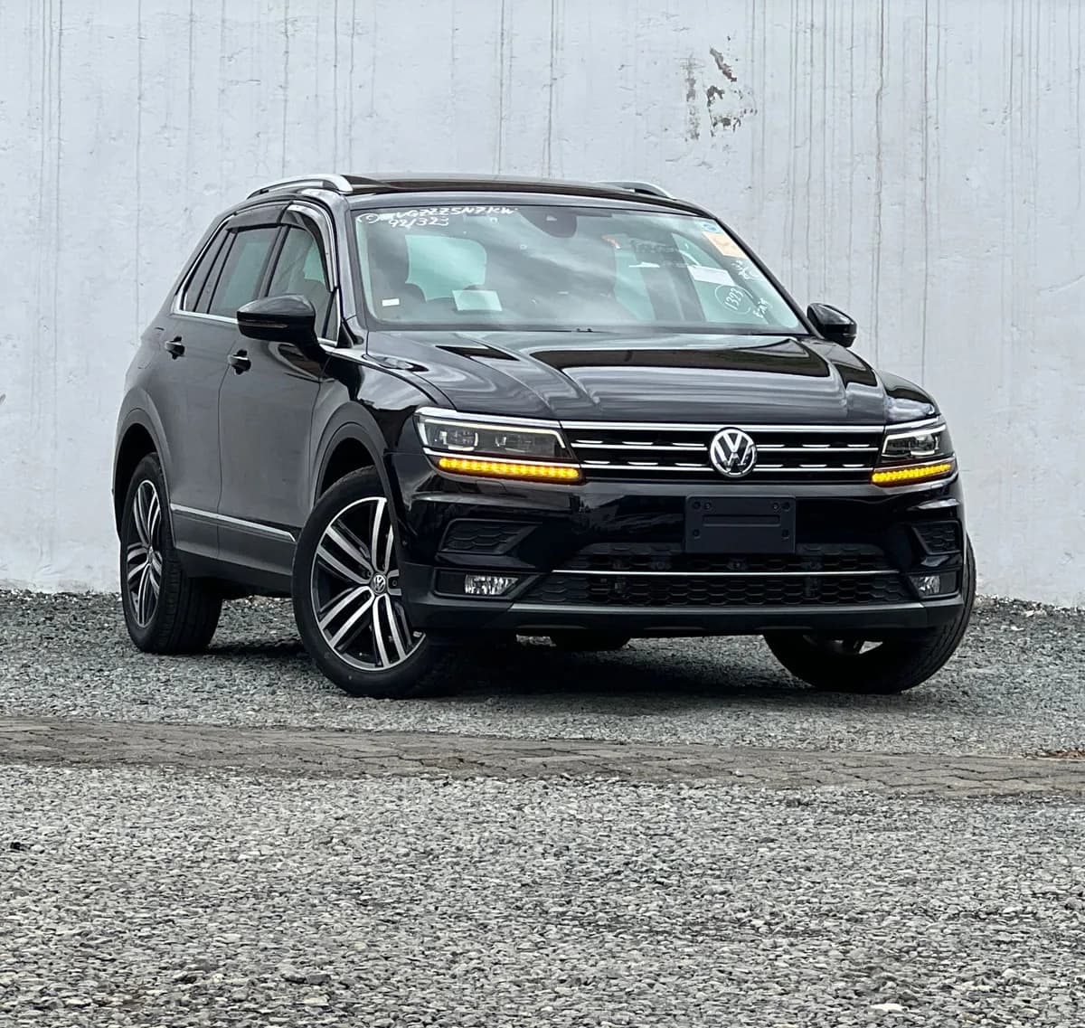 Volks Wagen Tiguan - Image 1