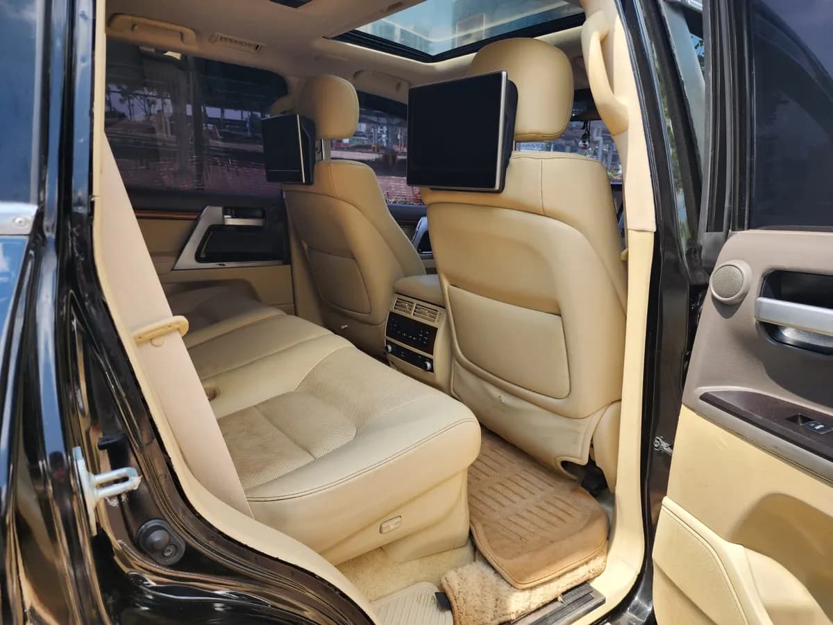 Toyota Land Cruiser - Image 15