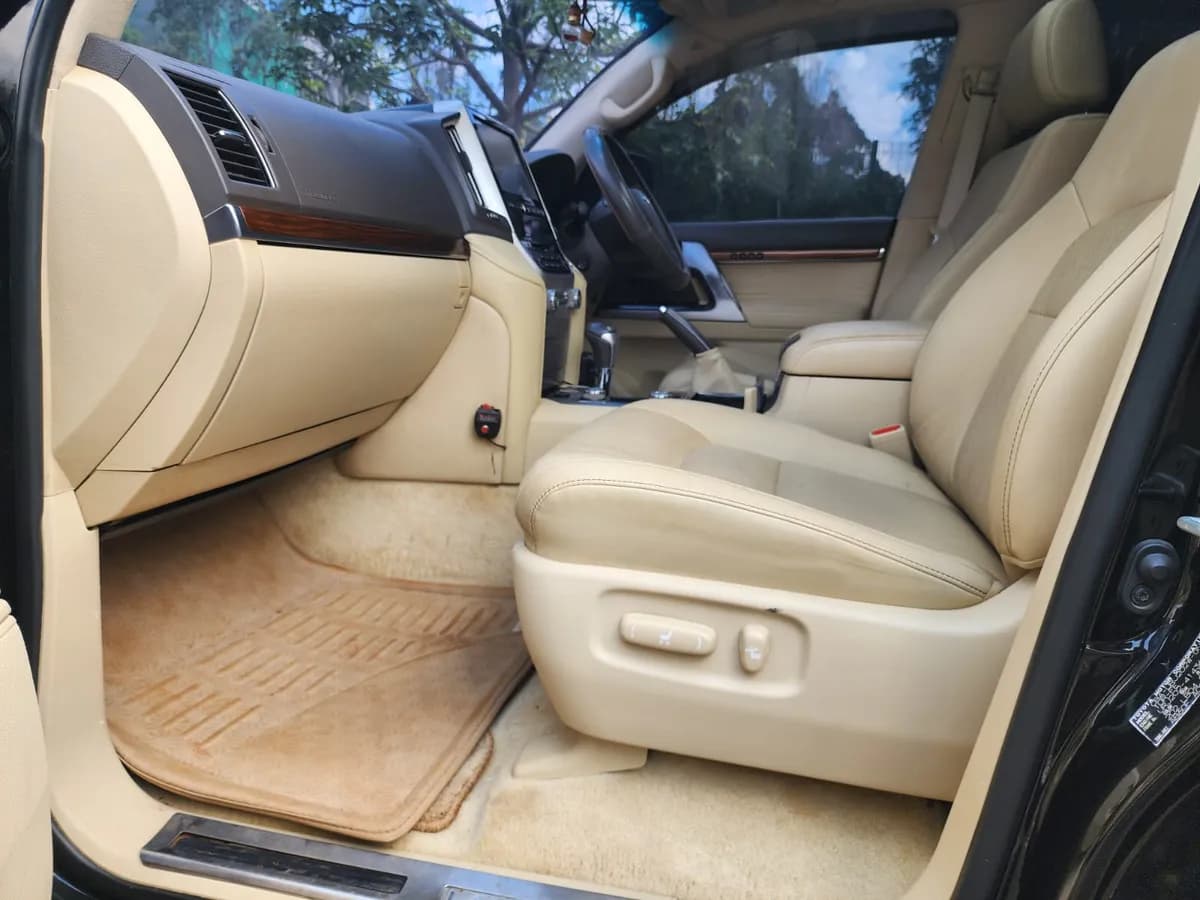 Toyota Land Cruiser - Image 16
