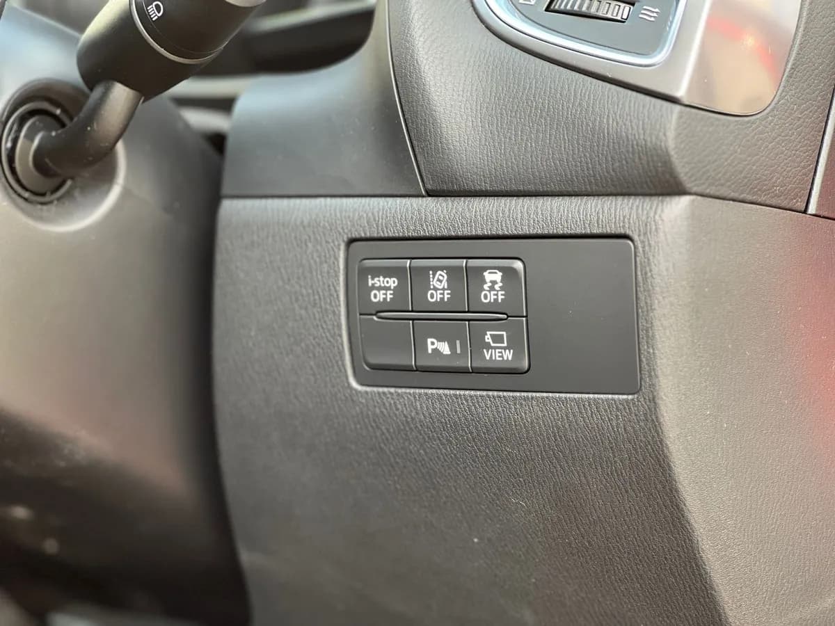 Mazda Axela - Image 13