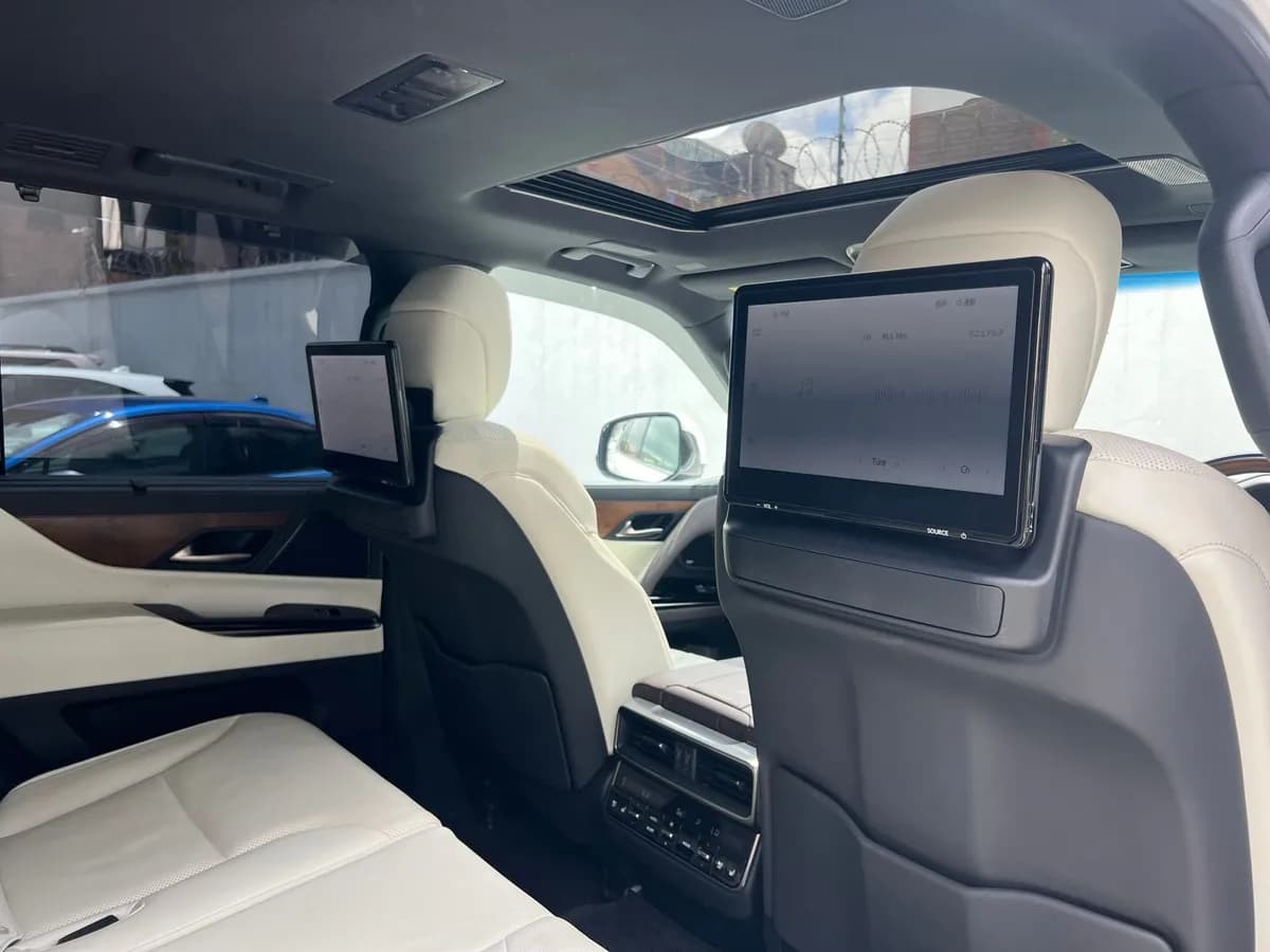 Lexus LX600 - Image 6
