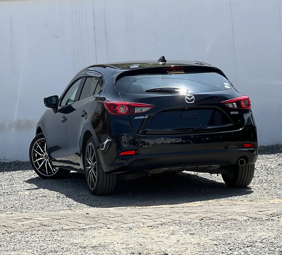 Mazda Axela - Image 11