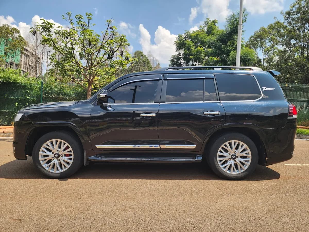 Toyota Land Cruiser - Image 17