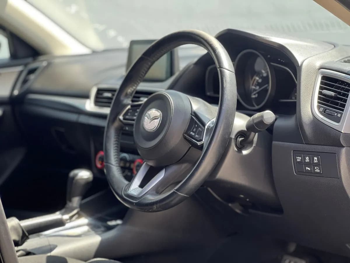 Mazda Axela - Image 8