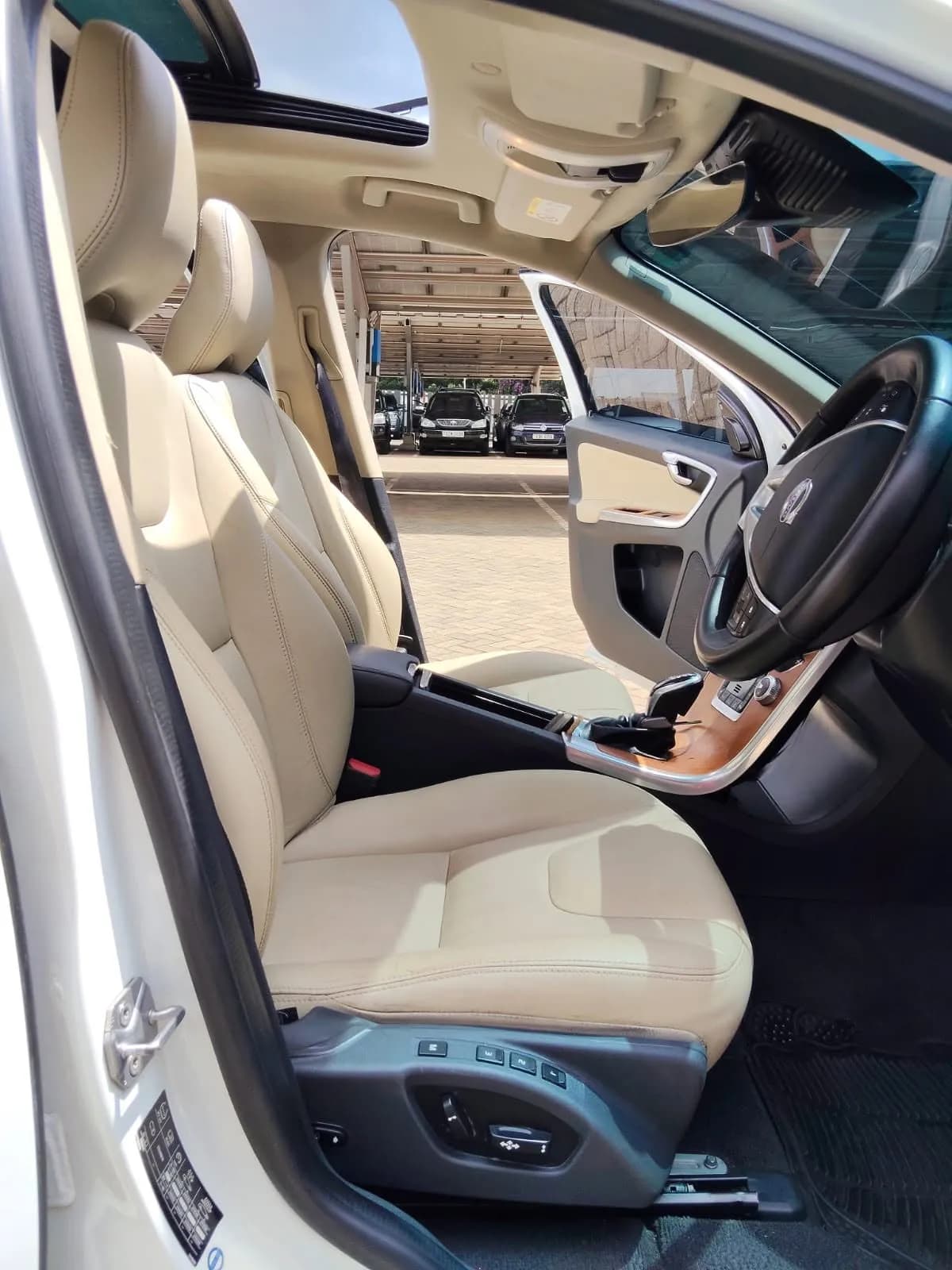 Volvo XC60 - Image 4