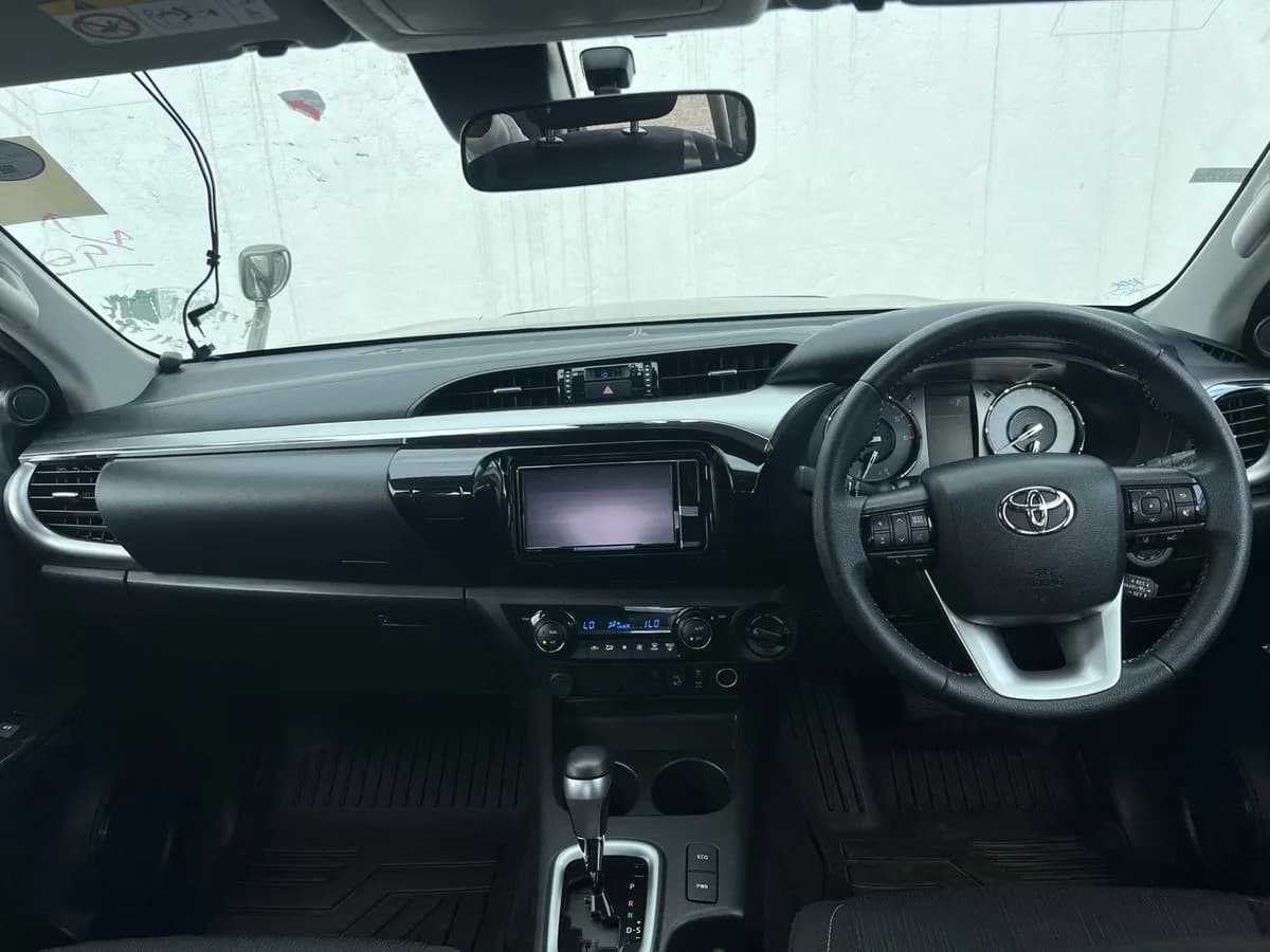Toyota Hilux - Image 6