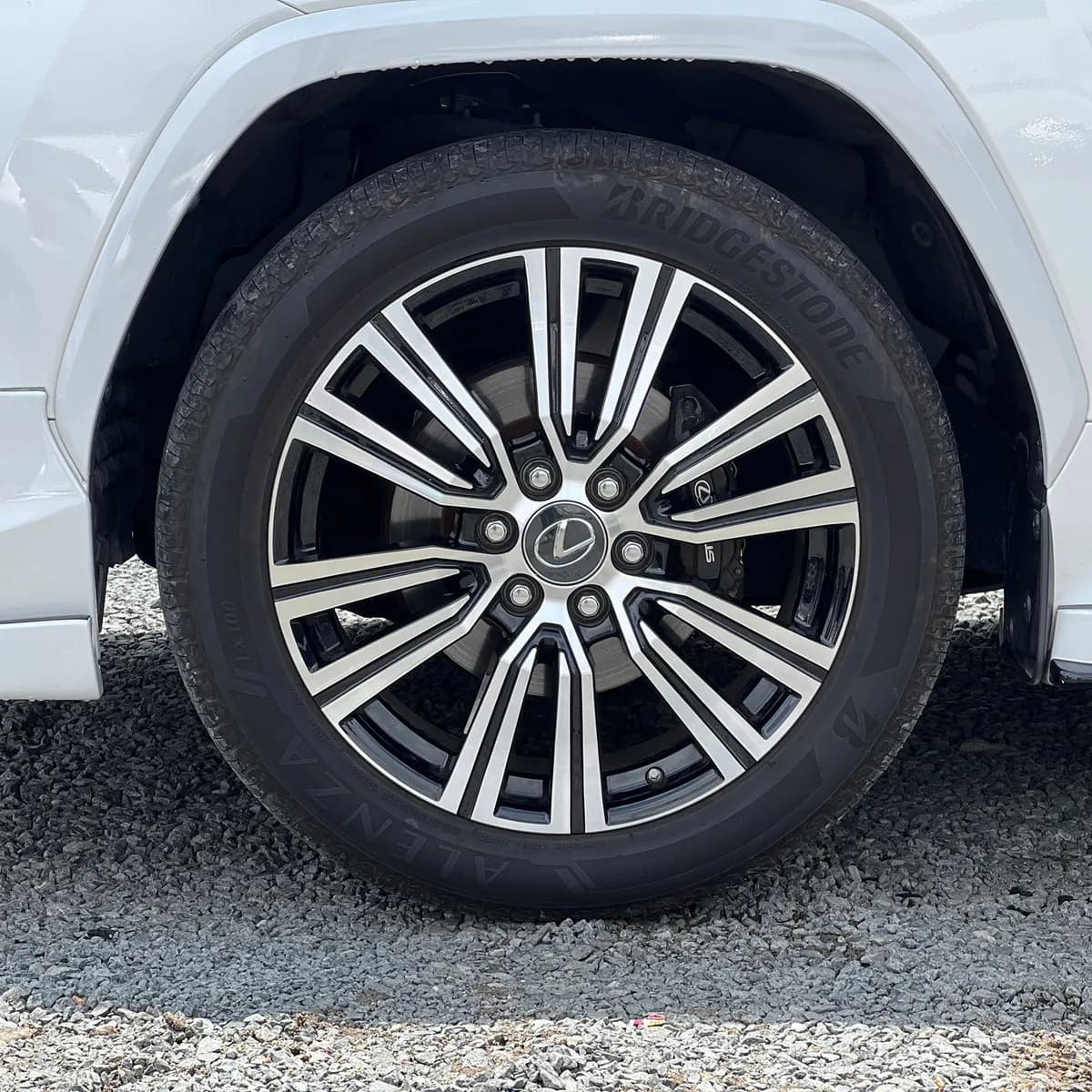 Lexus LX600 - Image 11