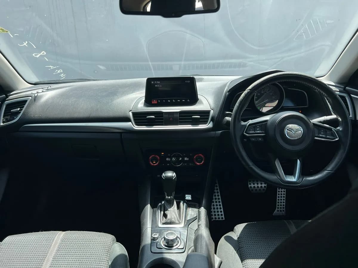 Mazda Axela - Image 5