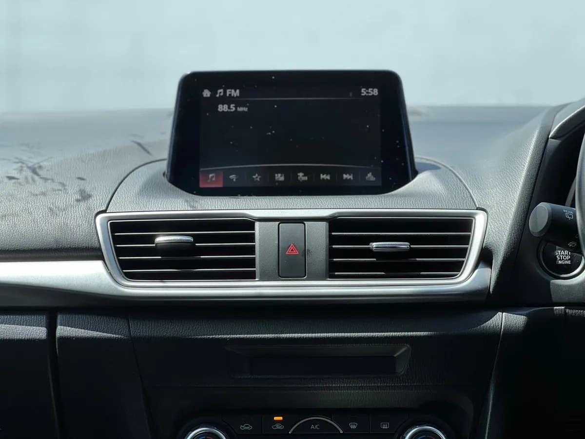 Mazda Axela - Image 6