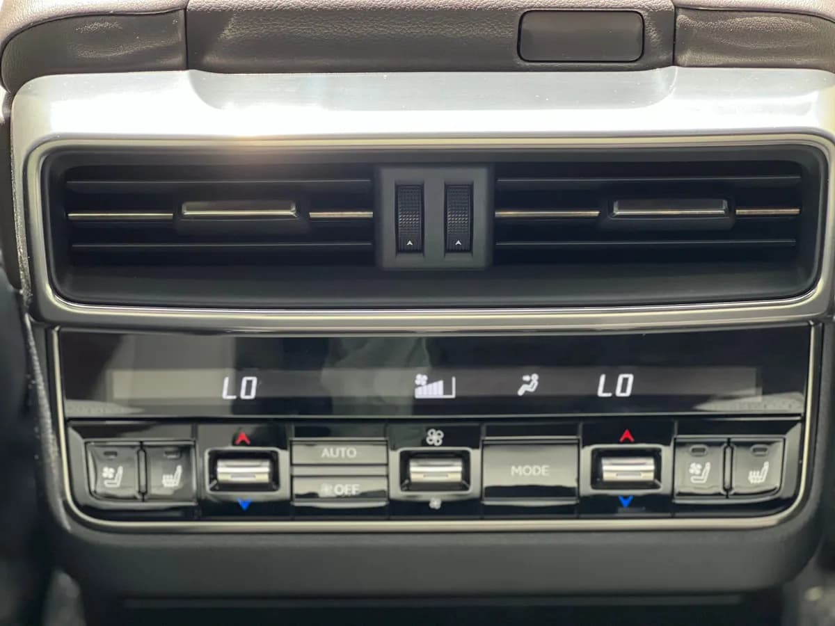 Lexus LX600 - Image 21
