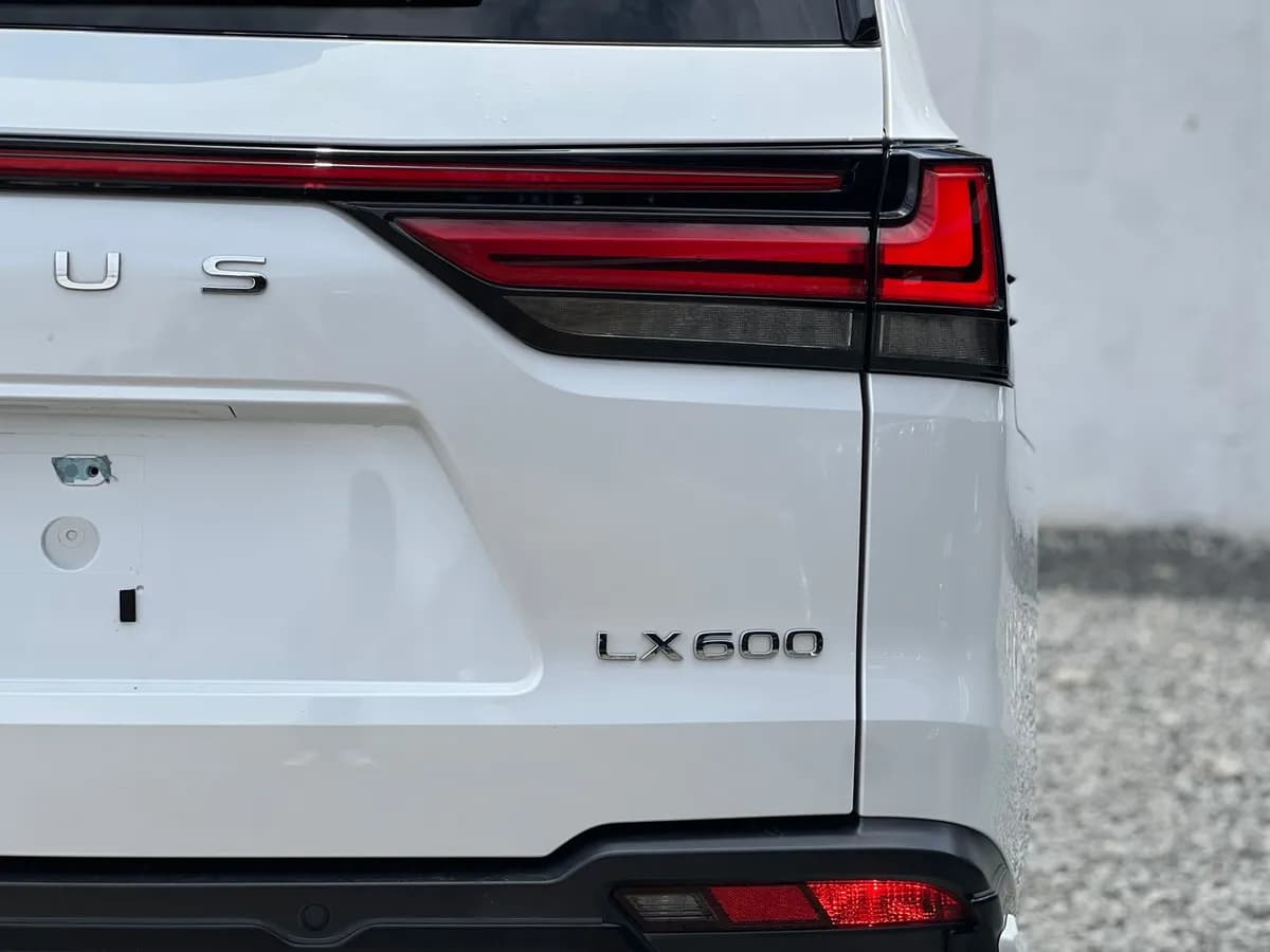 Lexus LX600 - Image 10