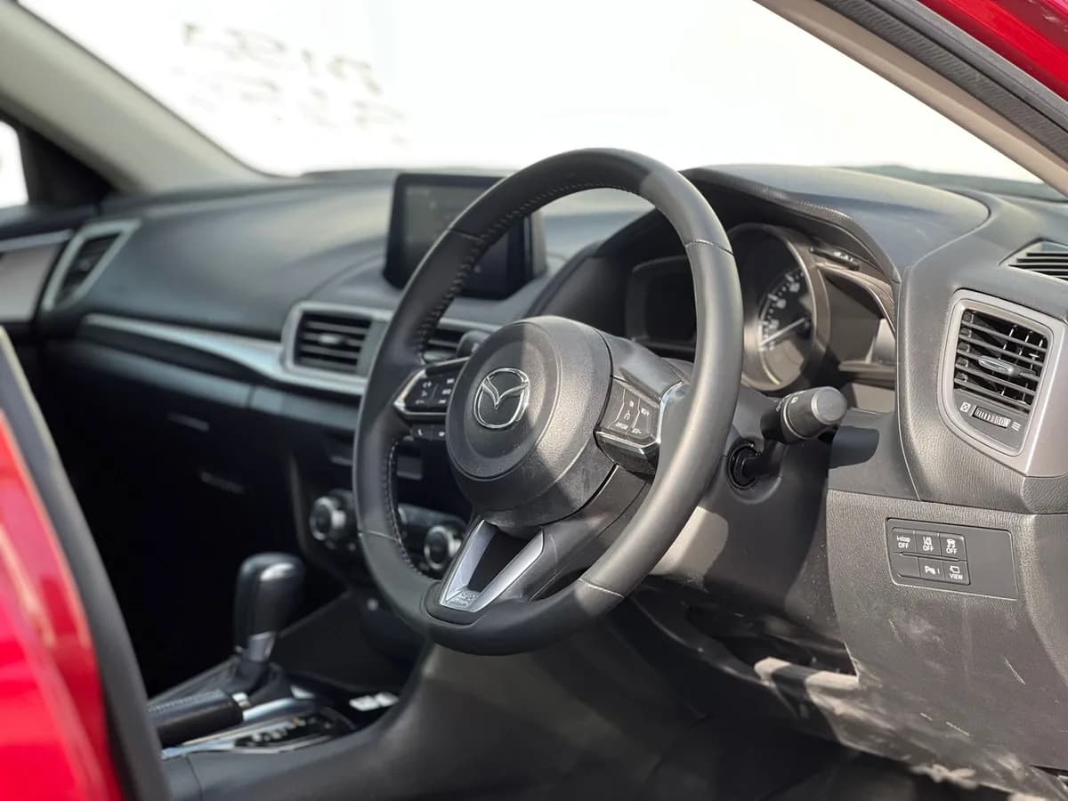 Mazda Axela - Image 9