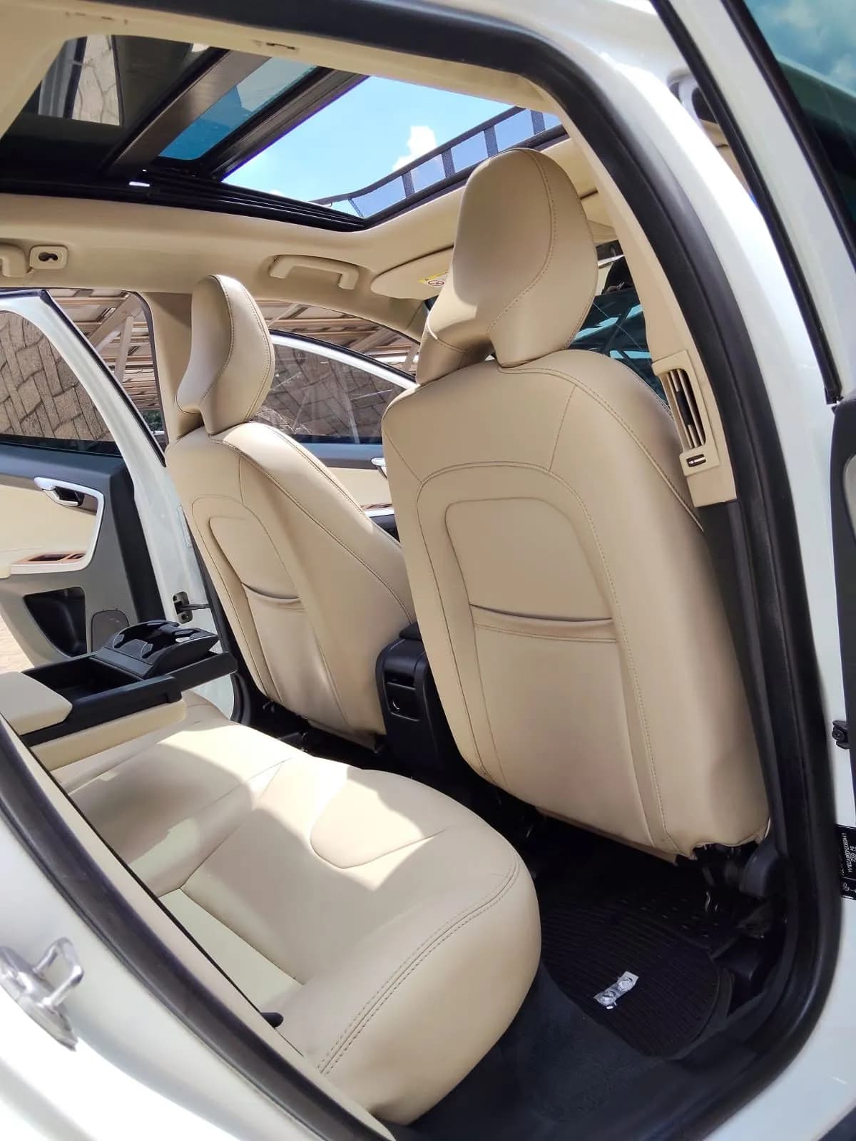 Volvo XC60 - Image 6