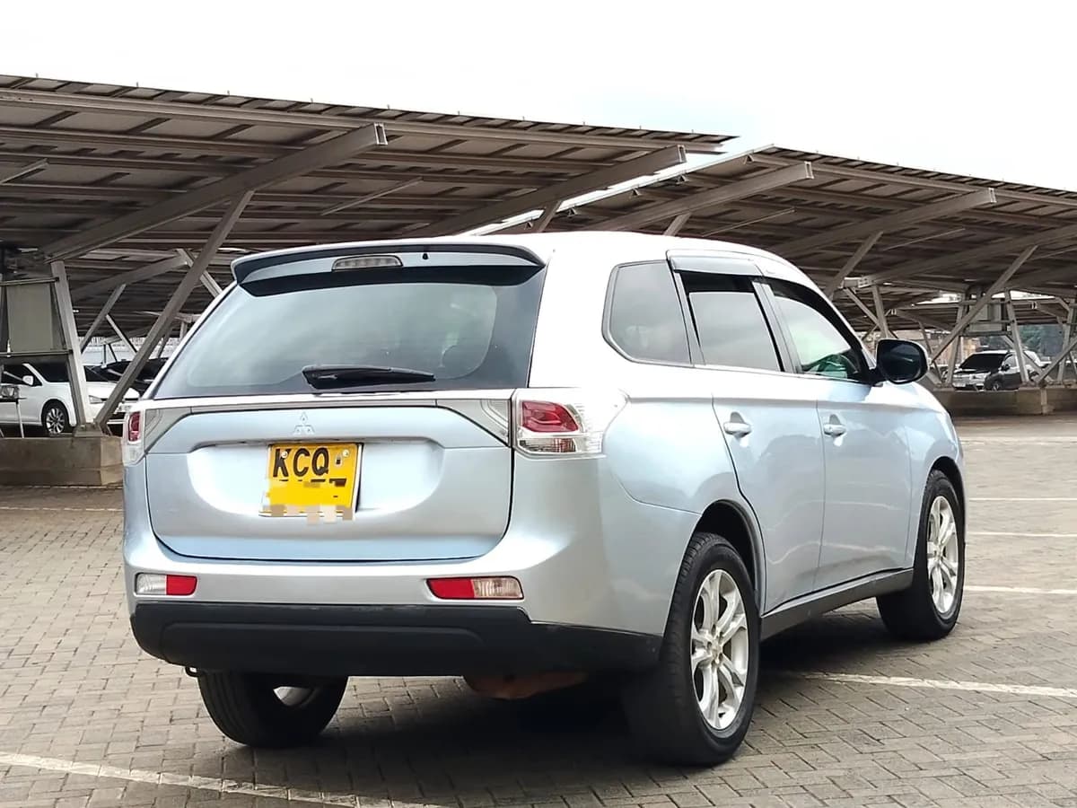 Mitsubishi Outlander - Image 8
