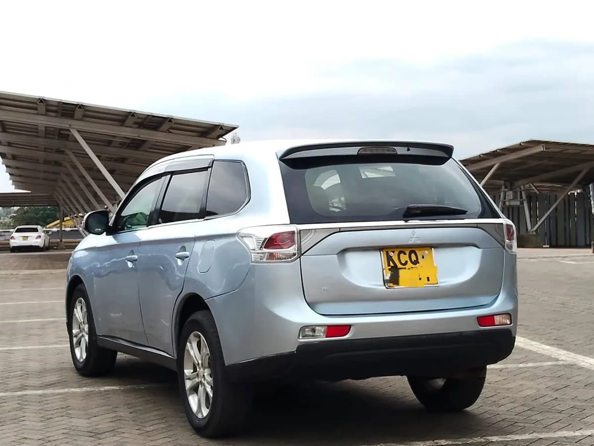Mitsubishi Outlander - Image 7