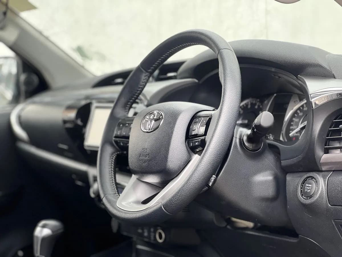 Toyota Hilux - Image 8