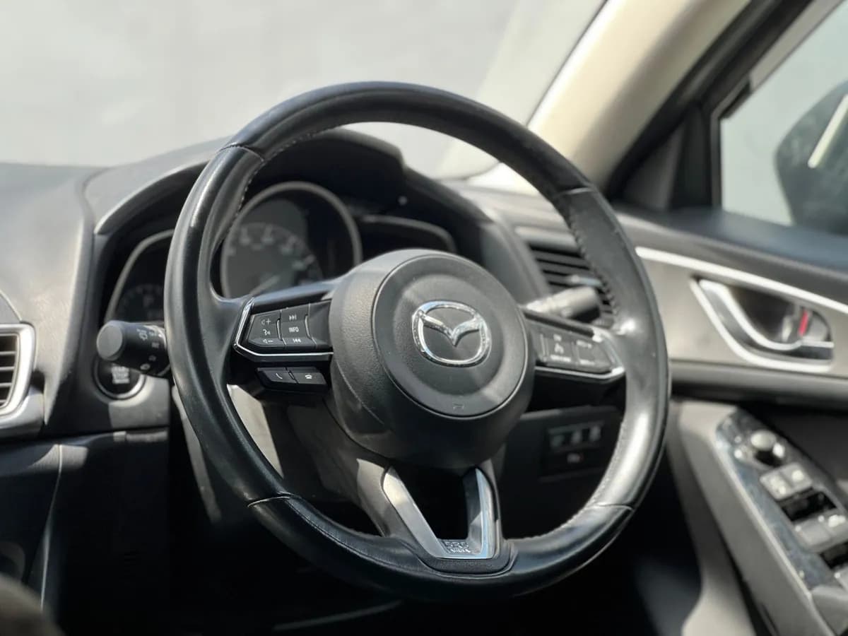 Mazda Axela - Image 9
