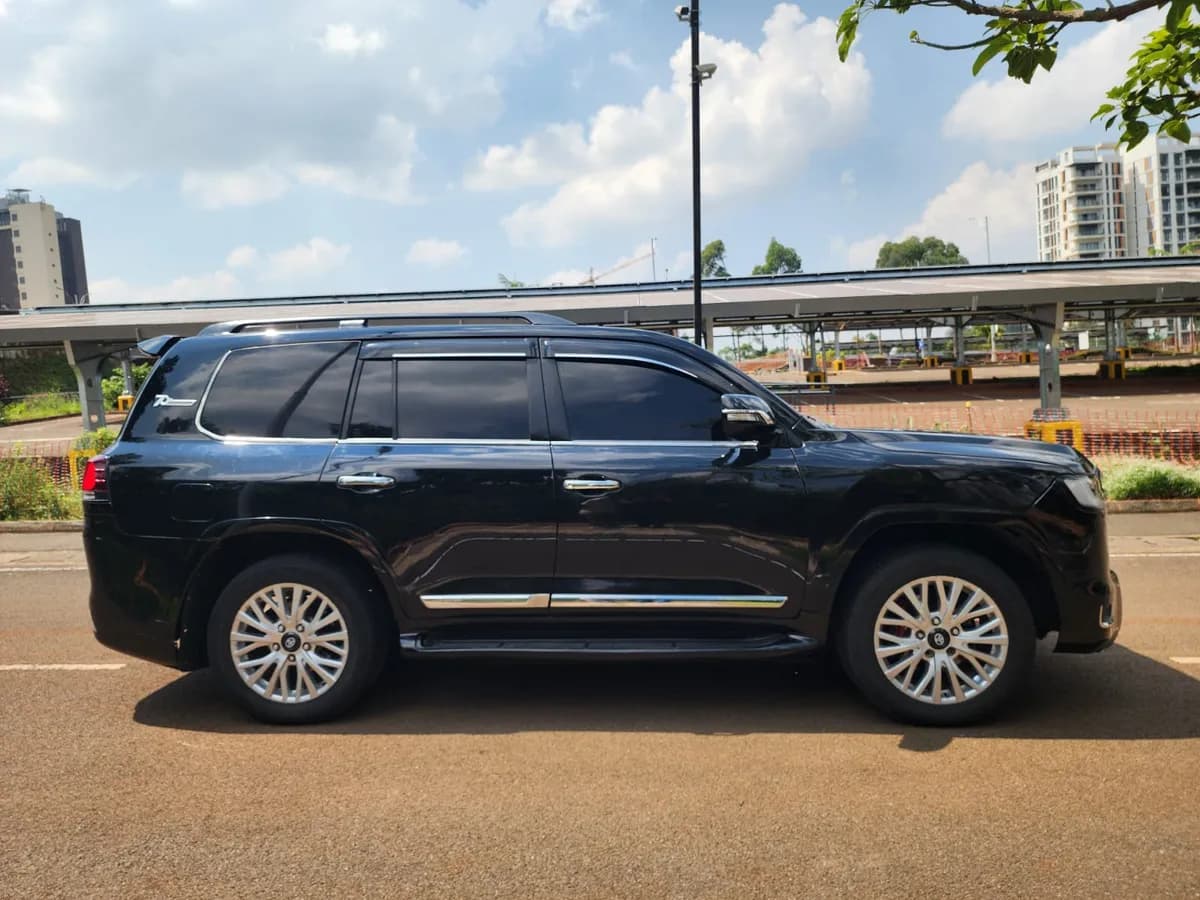 Toyota Land Cruiser - Image 18