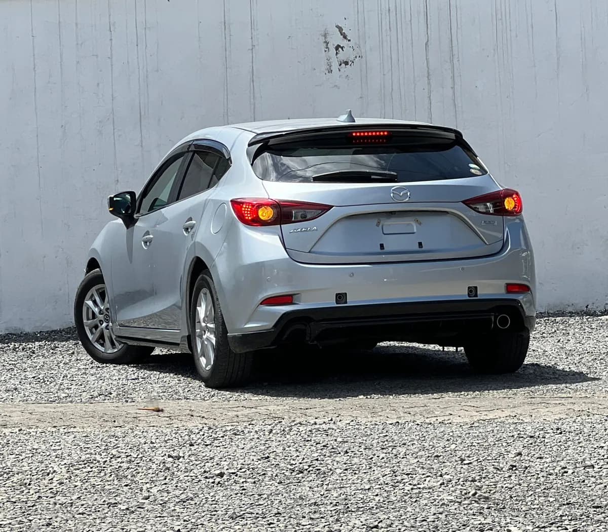 Mazda Axela - Image 11